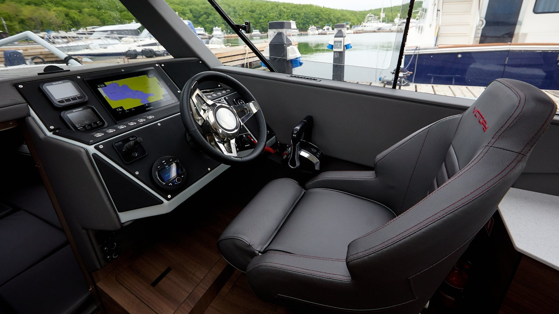 фото Лодка Victory A8 Cabin