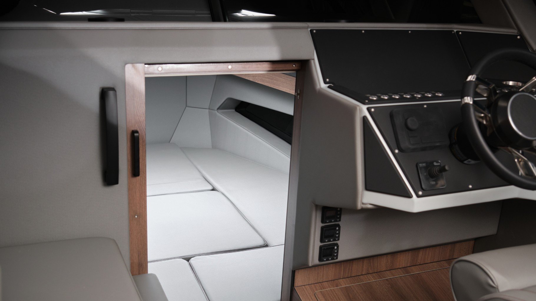 фото Лодка Victory A8 Cabin