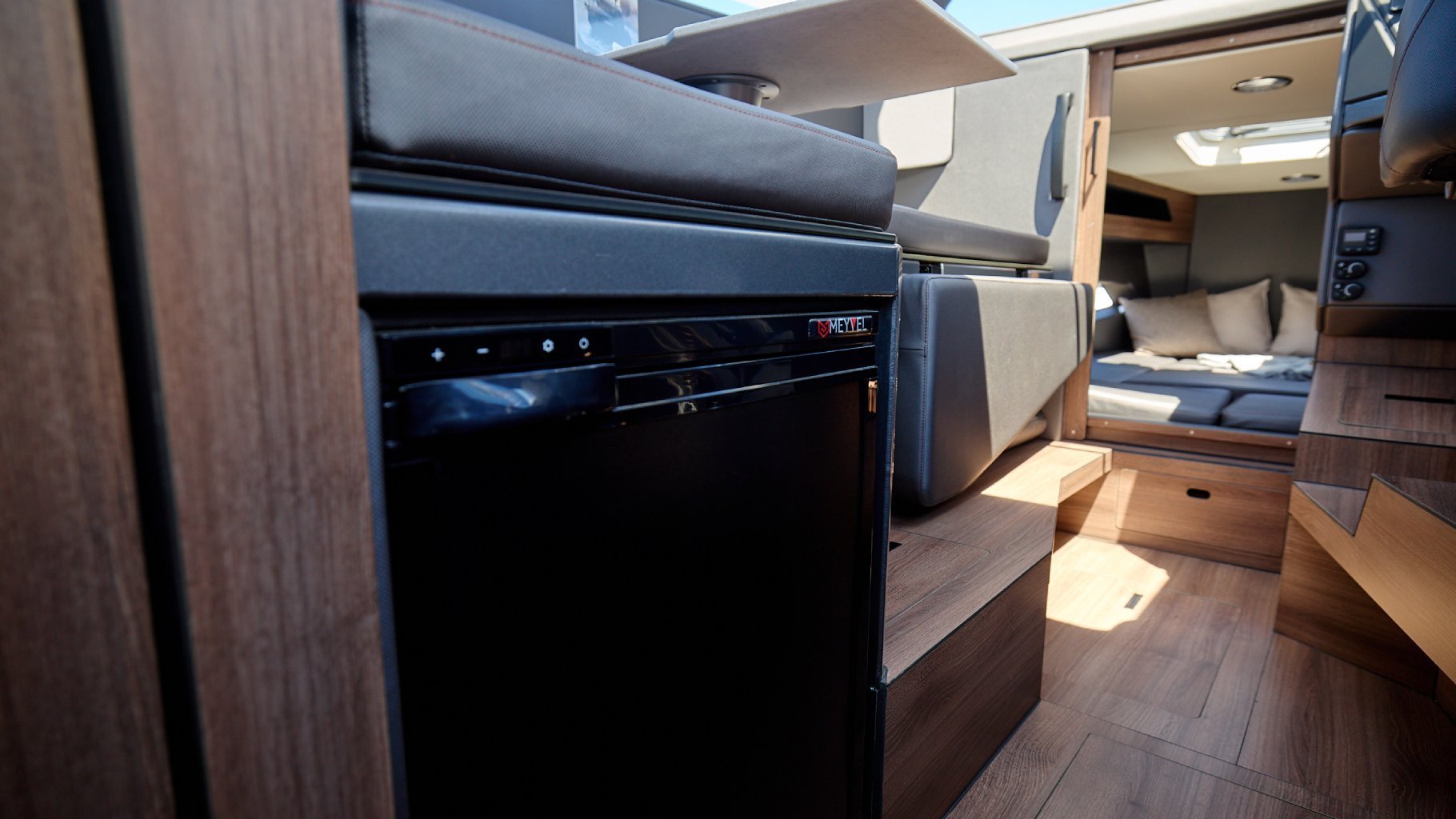 фото Лодка Victory A8 Cabin