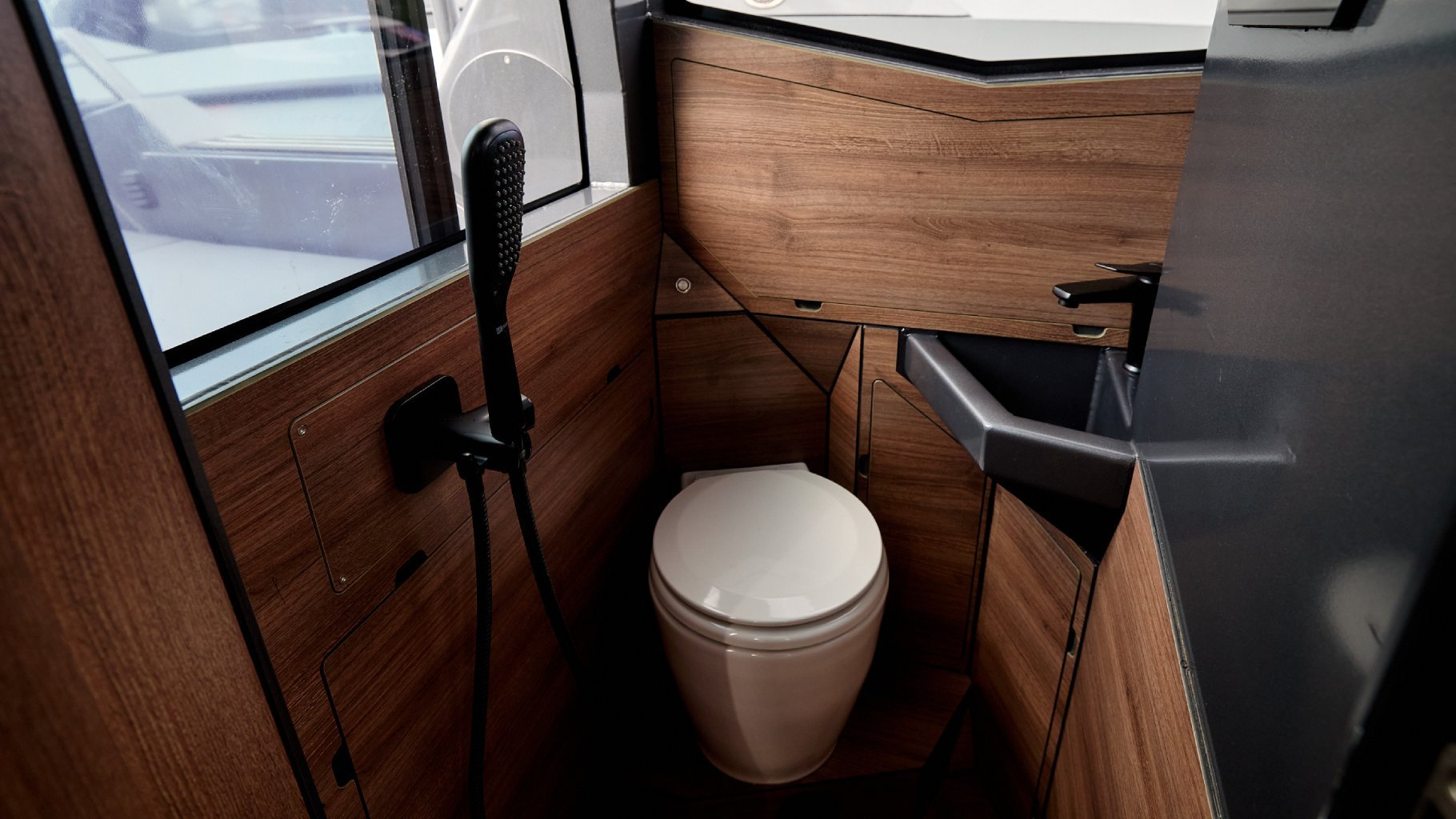 фото Лодка Victory A8 Cabin